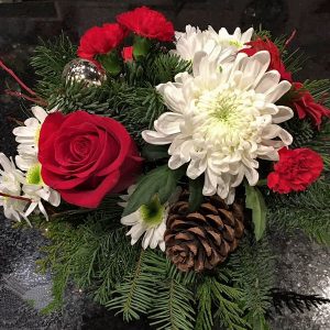 CH056-Ruddy Cheeks Christmas Arrangement