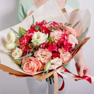 bouquet roses lisianthus carnations