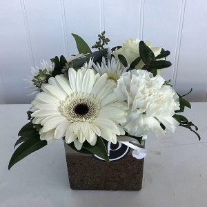 PP004 Posy White Arrangement
